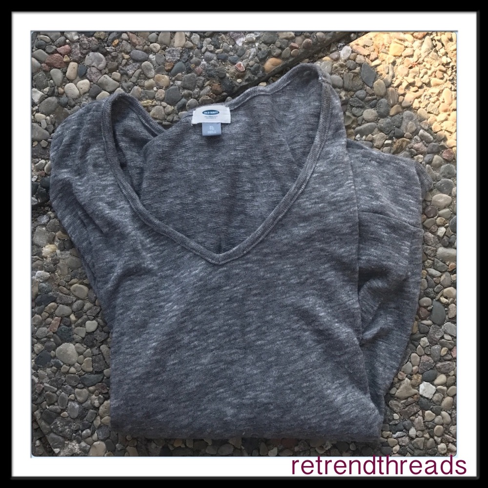 V neck gray top